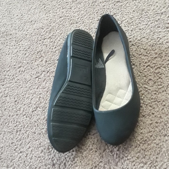 Flats - Picture 2 of 5